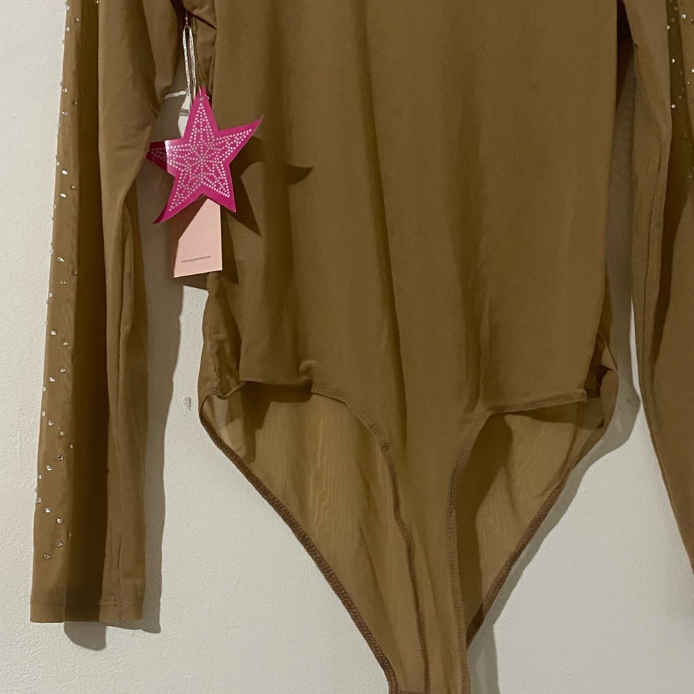NWT Tan Long Sleeve Bodysuit - Picture 3 of 5